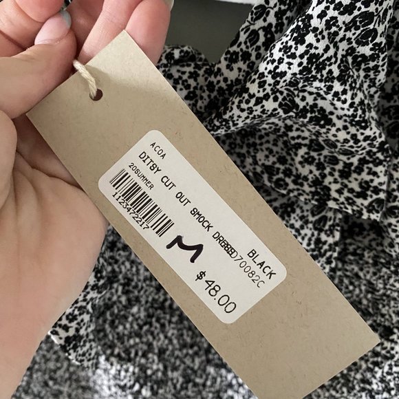 Ditsy Cut-out front dress - Picture 3 of 4